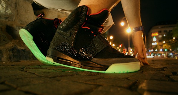 nike air yeezy black pink glow sole nike air yeezy black pink glow sole
