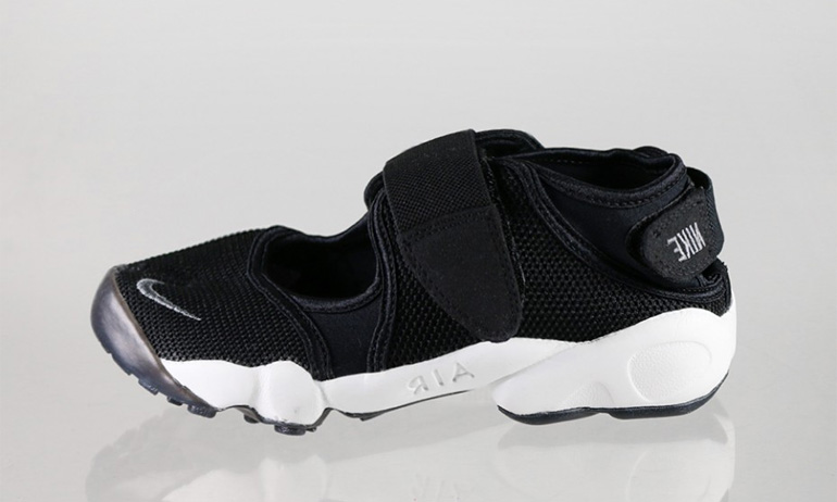 Nike WMNS Air Rift – Black | sneakerb0b RELEASES